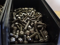 3 bakken dopmoeren, veiligheidsmoeren, bolkop-inbusbouten - afbeelding 8 van  8