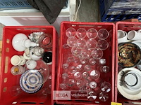 3 bakken met glaswerk en porselein - afbeelding 6 van  6