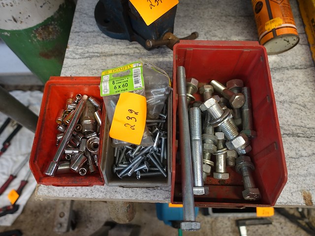 3 bakken met potsleutels en vijzen - afbeelding 1 van  4