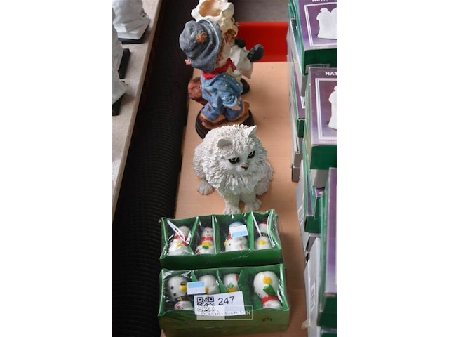 3 beeldjes +4 sneeuwmankaarjes - afbeelding 1 van  4