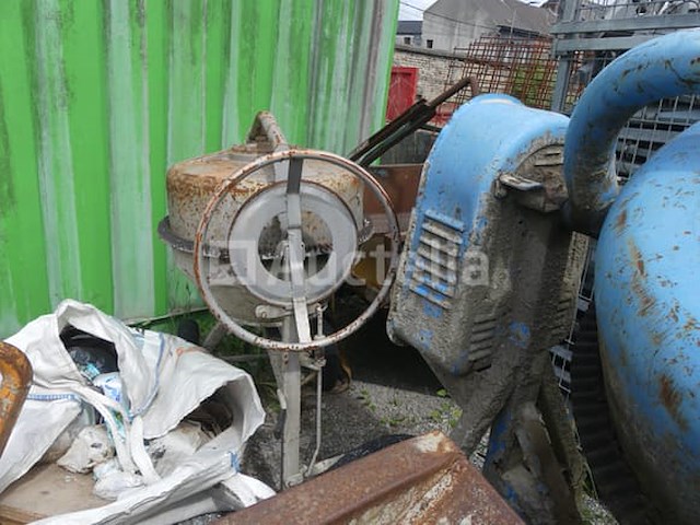 3 betonmolers (voor onderdelen) - afbeelding 1 van  10