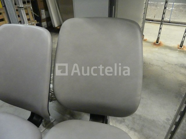 3 bureaustoelen op wielen - afbeelding 1 van  8