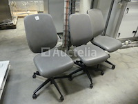 3 bureaustoelen op wielen - afbeelding 5 van  8