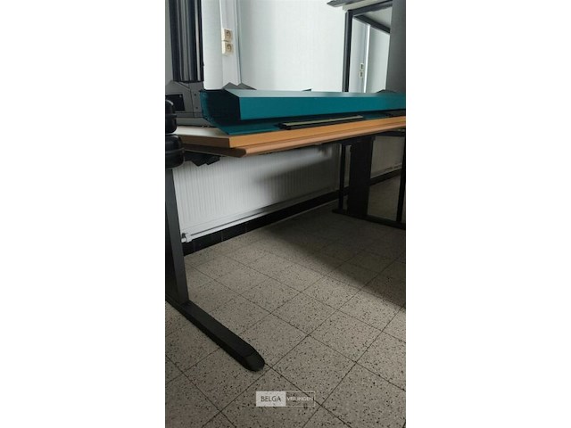 3 bureautafels - afbeelding 4 van  4