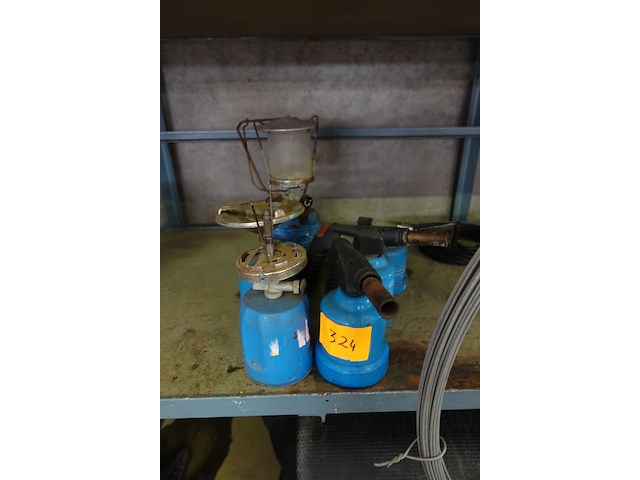 3 campinggasstellen en 3 soldeerbranders campinggas - afbeelding 1 van  2