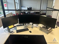 3 computermonitoren, waarvan 1x hp en 1x iiyama, inclusief toetsenbord en muis. werking niet gekend.