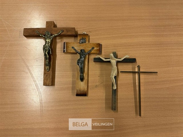 3 crucifix + 1 kruis - afbeelding 1 van  1