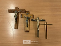 3 crucifix + 1 kruis - afbeelding 1 van  1