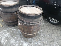 3 decoratieve eikenhouten vaten (010871-044)