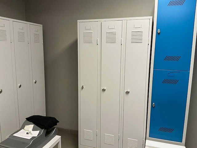 3-deurs lockerkast (4x) - afbeelding 3 van  5