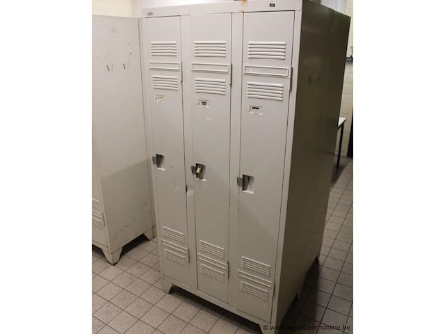 3-deurs lockerkast - afbeelding 1 van  1