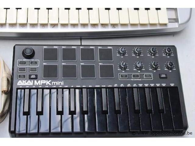 3 div elektron muziekapparaten, werking niet gekend, zonder kabels - afbeelding 3 van  4