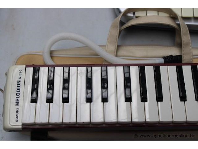 3 div elektron muziekapparaten, werking niet gekend, zonder kabels - afbeelding 4 van  4