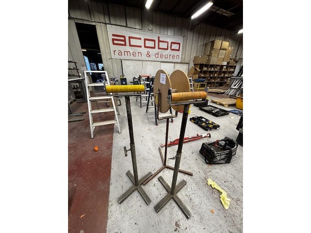 3 div rolbokken + haspelhouder - afbeelding 1 van  3