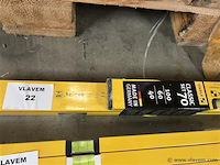 Div. goederen: wo. grote partij huisdieren toebehoren, gereedschap fabr. bosch, dewalt enz., verf, promomateriaal, werkkledij fabr. snickers enz.