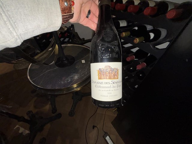 3 div wijnrekjes met div flessen wijn - afbeelding 2 van  10