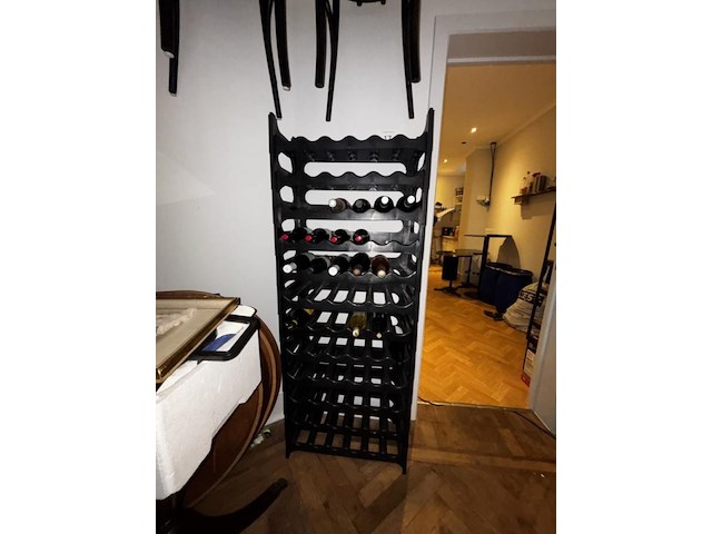 3 div wijnrekjes met div flessen wijn - afbeelding 1 van  10