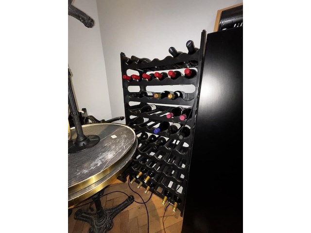 3 div wijnrekjes met div flessen wijn - afbeelding 4 van  10
