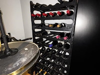 3 div wijnrekjes met div flessen wijn - afbeelding 4 van  10