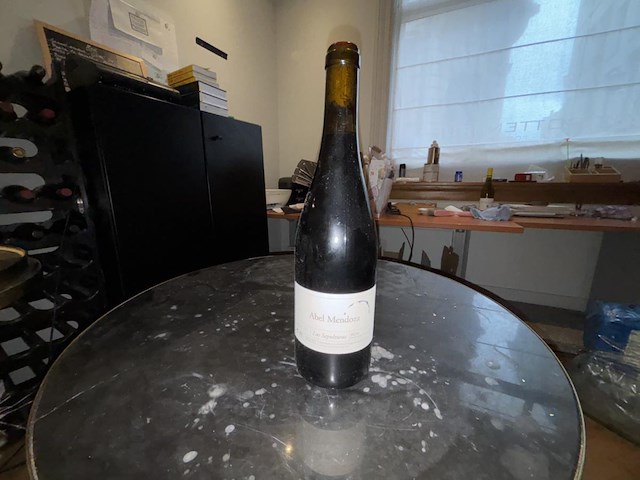 3 div wijnrekjes met div flessen wijn - afbeelding 7 van  10