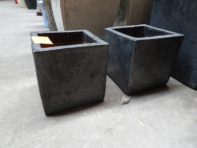 3 diverse bloempotten - afbeelding 2 van  5