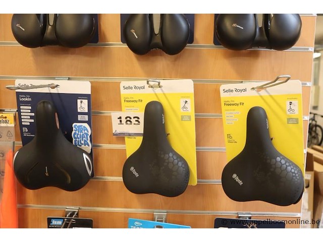 3 diverse fietszadels selle royal - afbeelding 1 van  2