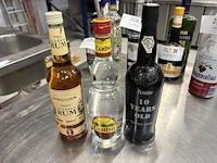 3 diverse flessen geestrijke drank