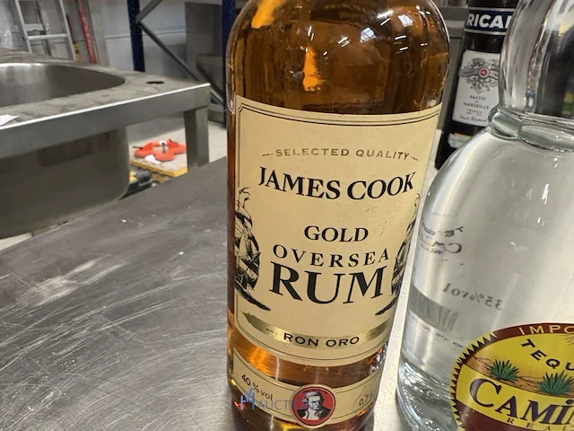 3 diverse flessen geestrijke drank - afbeelding 4 van  7