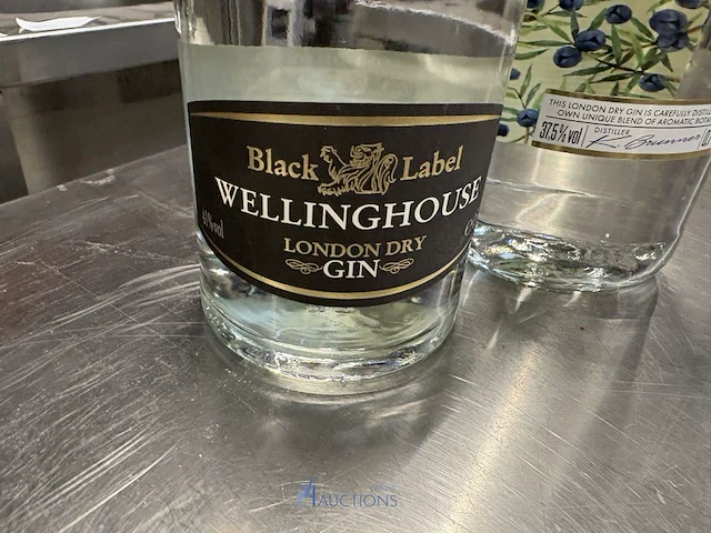 3 diverse flessen gin - afbeelding 2 van  7