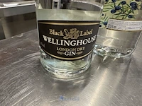 3 diverse flessen gin - afbeelding 2 van  7
