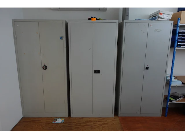 3 diverse metalen dossierkasten + inhoud - afbeelding 1 van  7