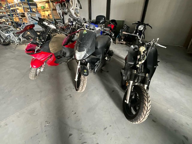 3 diverse motor motorfietsen - afbeelding 1 van  7