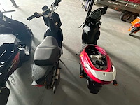 3 diverse motor motorfietsen - afbeelding 4 van  7