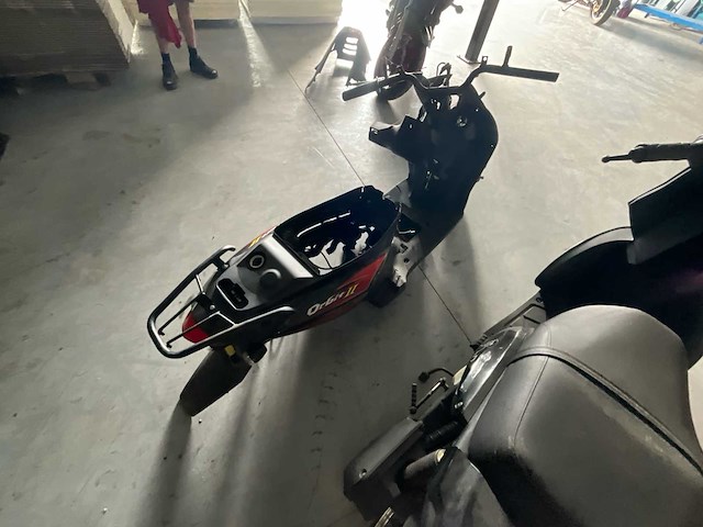 3 diverse motor motorfietsen - afbeelding 5 van  7