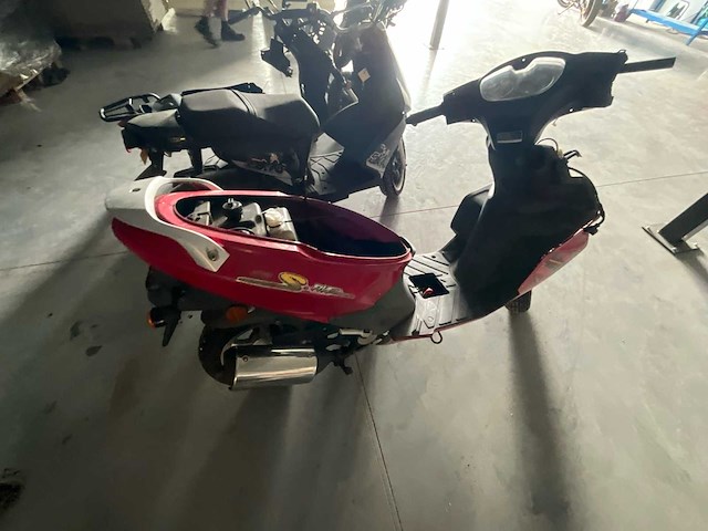 3 diverse motor motorfietsen - afbeelding 7 van  7