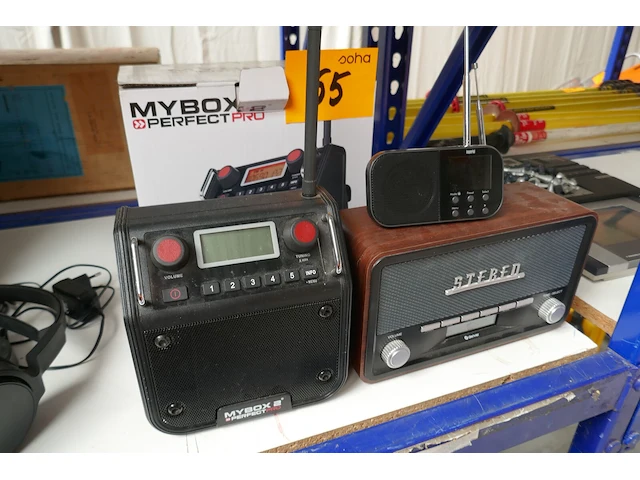 3 diverse radio's - afbeelding 1 van  4