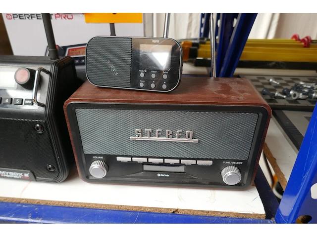3 diverse radio's - afbeelding 2 van  4