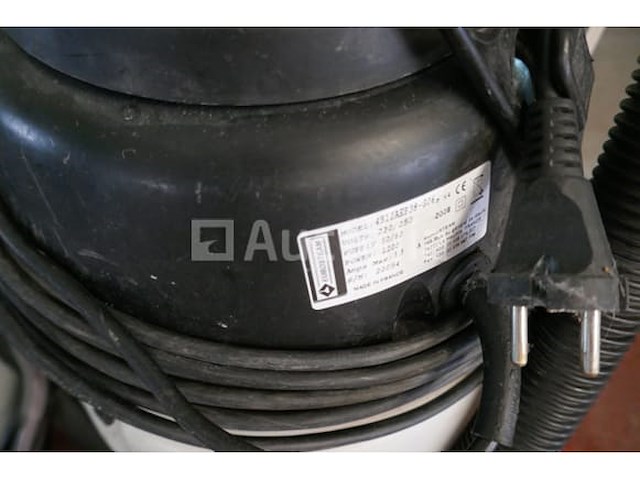 3 diverse stofzuigers - afbeelding 1 van  5