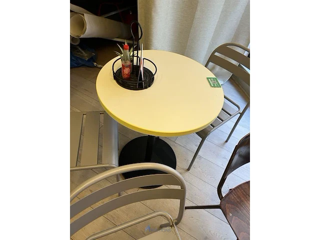 3 diverse tafels met 6 stoelen - afbeelding 5 van  20