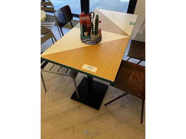 3 diverse tafels met 6 stoelen - afbeelding 9 van  20