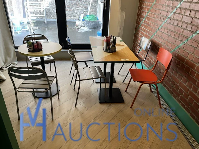 3 diverse tafels met 6 stoelen - afbeelding 1 van  20