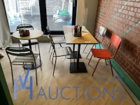 3 diverse tafels met 6 stoelen