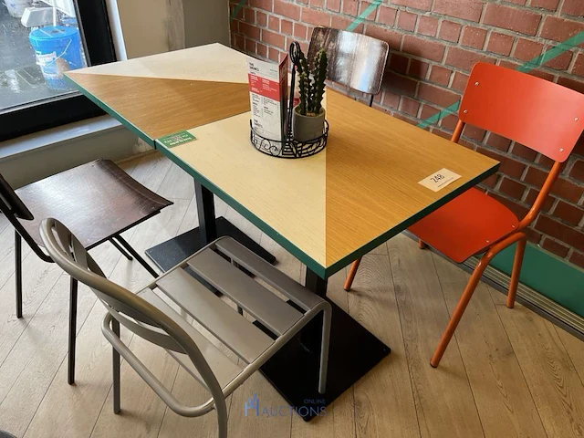 3 diverse tafels met 6 stoelen - afbeelding 15 van  20