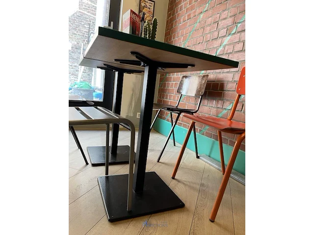 3 diverse tafels met 6 stoelen - afbeelding 16 van  20