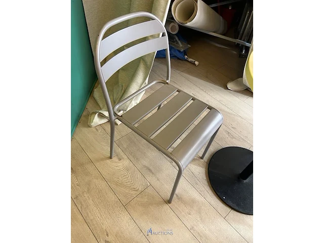 3 diverse tafels met 6 stoelen - afbeelding 19 van  20