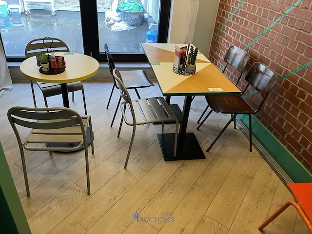 3 diverse tafels met 6 stoelen - afbeelding 20 van  20
