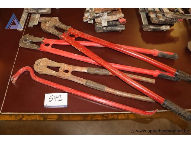 3 diverse tangen plus koevoet - afbeelding 1 van  1