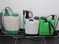 3 diverse tuinsproeiers - afbeelding 1 van  4