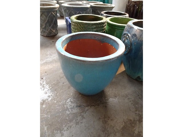 3 diverse vorstvrije terracotta bloembakken - afbeelding 3 van  5