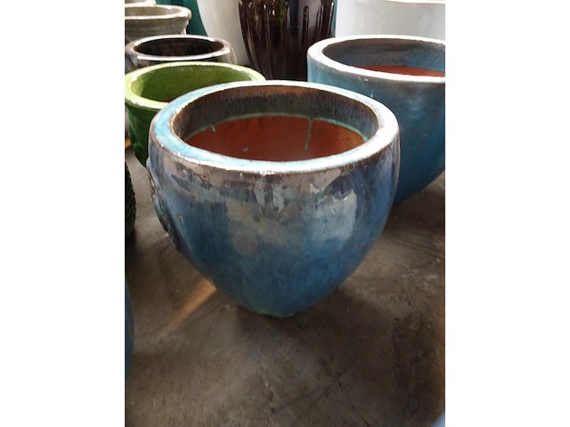 3 diverse vorstvrije terracotta bloembakken - afbeelding 4 van  5